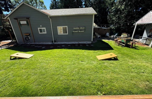 Highline Casa | Stylish & Cozy Lakeside Retreat Accommodations. Great location!