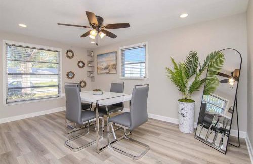Bearss Plaza Casa | Stylish & Cozy Stunning Tampa Home