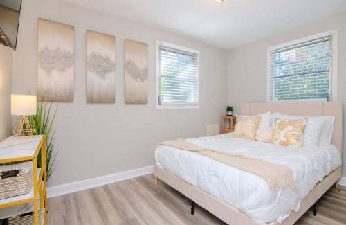 Bearss Plaza Casa | Stylish & Cozy Stunning Tampa Home