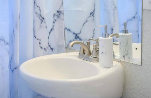 Bearss Plaza Casa | Stylish & Cozy Stunning Tampa Home