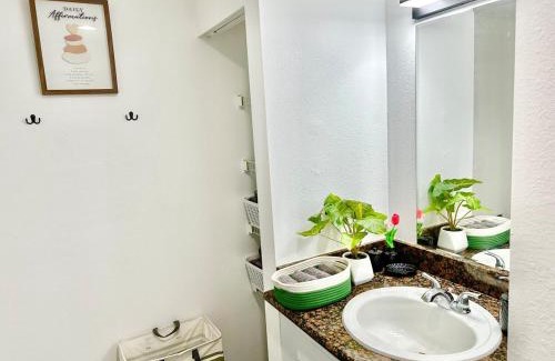 Lynnwood Apartamento | Stylish & Cozy Townhome Getaway in Lynnwood!