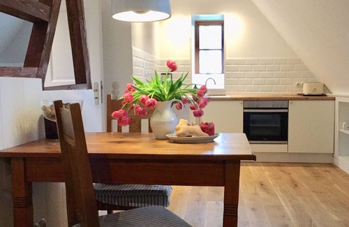 Oldenswort Casa | Elegante y acogedor techo de paja con jardín tipo parque (apartamento)