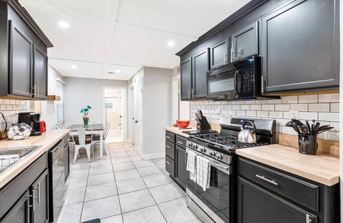 Livonia Casa | Stylish, Cute & Homey Livonia Getaway