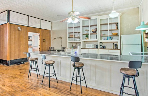 Denison Apartamento | Stylish Denison Apt at the Heart of Main St!