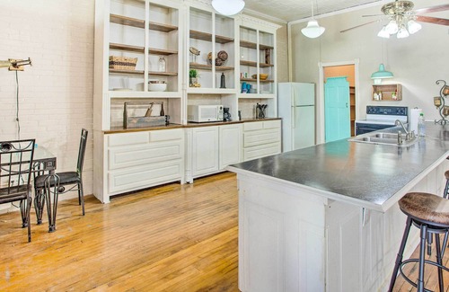 Denison Apartamento | Stylish Denison Apt at the Heart of Main St!