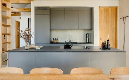 Grunow Casa | Stylish Design Retreat Near The Lake