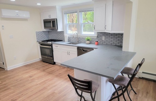 Greenwich Casa | Stylish downstairs apartment. Walk to town, train, & beach ferry!