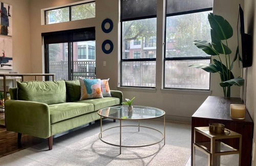 Montrose Apartamento | Stylish Downtown Houston Condo ~Pool~Gym