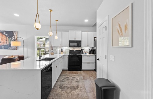 Rogers Casa | Stylish Downtown Rogers Home Near Everything NWA!