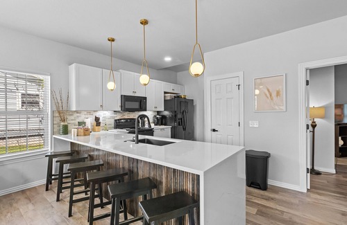 Rogers Casa | Stylish Downtown Rogers Home Near Everything NWA!