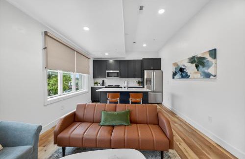 Bloomington Apartamento | Stylish Downtown Unit with Historic Charm apts
