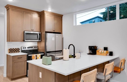 Concordia Casa | Stylish Duplex Near Alberta Arts District