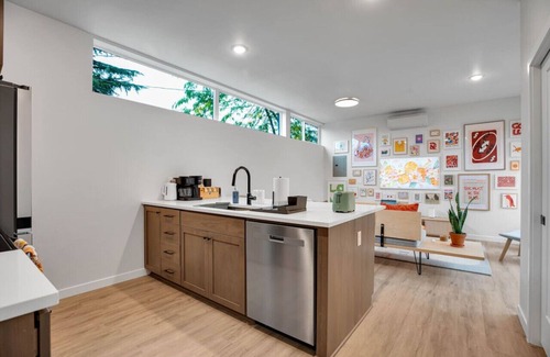 Concordia Casa | Stylish Duplex Near Alberta Arts District