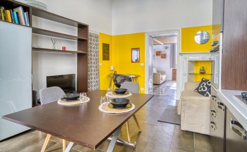 Navigli Apartamento | Stylish Duplex on Two Levels 15 Mins from Duomo