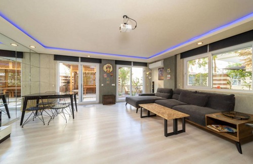 Muratpasa Apartamento | Stylish Duplex with Garden and Gazebo in Muratpasa