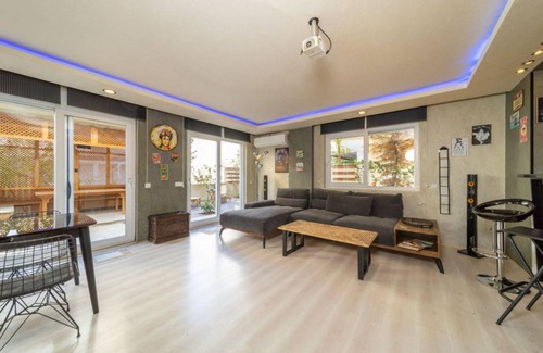 Muratpasa Apartamento | Stylish Duplex with Garden and Gazebo in Muratpasa