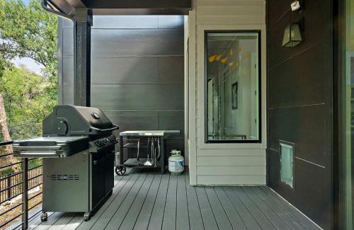 MLK Casa | Stylish East Austin Home - 2BR-BBQ-Close to DT