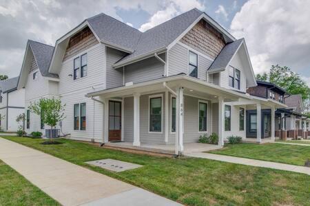 Greenwood Casa | Stylish East Nashville Home for 10