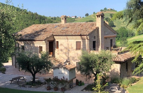 Montelparo Apartamento | Apartamento espacioso tradicional, piscina privada, vistas panorámicas, viñedos orgánicos