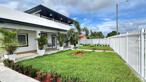 Hialeah Apartamento | Stylish Escape by Miami International Airport