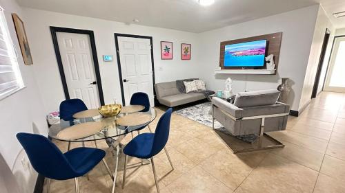 Hialeah Apartamento | Stylish Escape by Miami International Airport