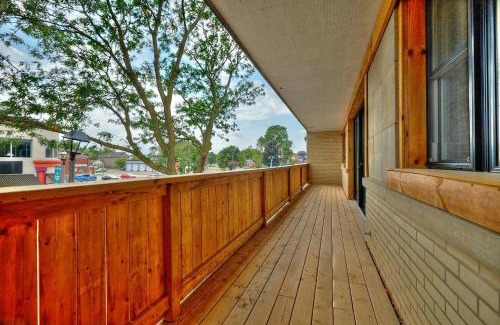Downtown Niagara Falls Apartamento | Stylish Escape By The Falls 6-8