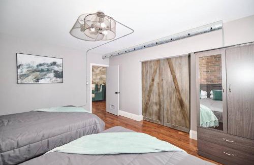 Downtown Niagara Falls Apartamento | Stylish Escape By The Falls 6-8
