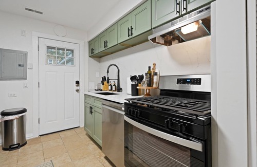 Evanston Casa | Stylish Evanston Retreat Near NU & Lakefront