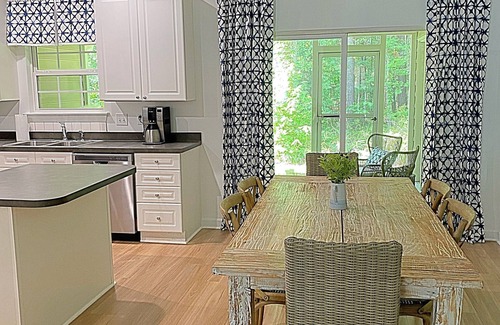 Mount Pleasant Casa | Stylish Executive Retreat 3 bedroom 2.5 bath