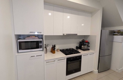 Norwood Casa | Stylish Executive Townhouse in Prime Location