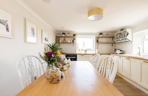 Frome Casa | Stylish Family Barn, edge of Frome + country views