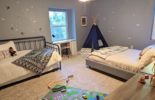 Nevada City Cabaña | Stylish Family Friendly Cottage in the Woods