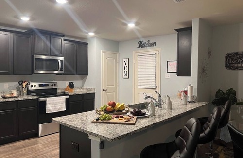 Medina Valley Casa | Stylish, Family-Friendly Retreat Near Lackland AFB, SeaWorld & More!