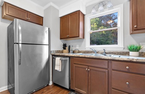 Knightdale Casa | “Modern 3BR Home with Deck, Fast Wi-Fi, Full Kitchen, AC,Near Raleigh & Airport”