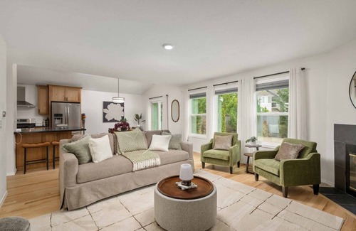 Oak Creek Casa | Stylish Family Retreat w/Patio, & Game Console in Heart of Lake Oswego’s Westlake Neighborhood