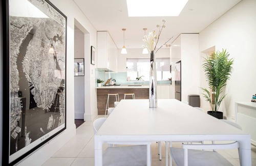Bexley Casa | Stylish Federation Home Near the Airport