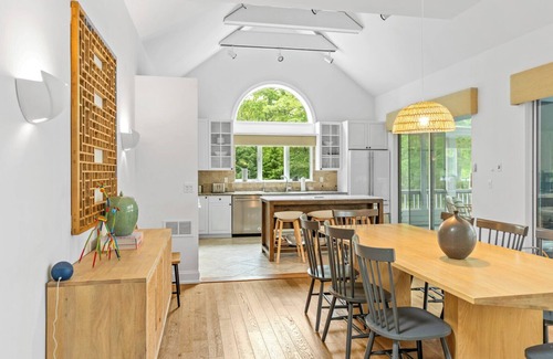 Hampton Bays Casa | Stylish Five-Bedroom Oasis w/ Pool, Minutes from Beaches, Wineries & the...