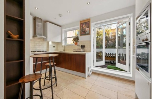 St. Pancras and Somers Town Apartamento | Stylish Flat | 5 min Walk Euston & Camden Sleeps 6