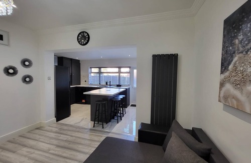 East Ham South Casa | Stylish Flat | Sleeps 3 | E6