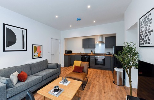 Beeston Apartamento | Stylish Flat with En-Suites Near Nature & Amenities