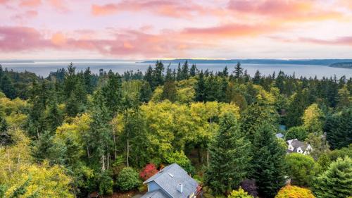 Clinton Casa | Stylish Forest Getaway on Whidbey Island Near Beaches Wineries Trails Cedarview Retreat by AvantStay