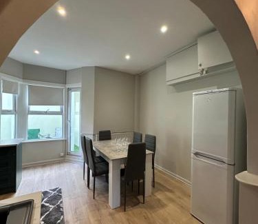 Plumstead Casa | Stylish Four-Bed Haven Near Greenwich