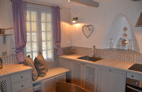 Moustiers-Sainte-Marie Casa | Stylish 4* town house with large roof terrace and amazing views.