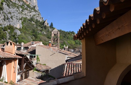 Moustiers-Sainte-Marie Casa | Stylish 4* town house with large roof terrace and amazing views.