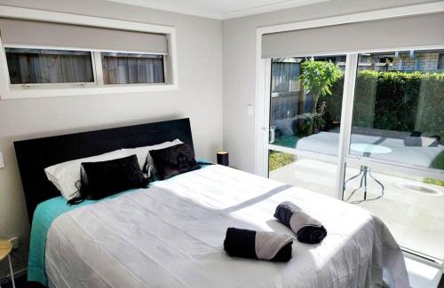 Hamilton Casa | Stylish Fresh Haven for up to 8 guests