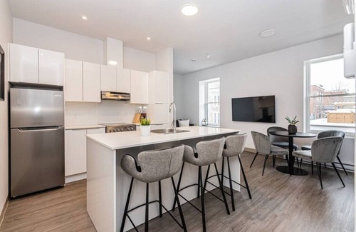 Plateau Mont Royal Apartamento | Stylish & Fun 1 Bedroom Apartment in Le Plateau by Denstays