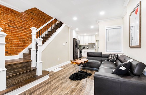 Camden Casa | Stylish, Fun and Cozy | Pool table, Dart board and Parking