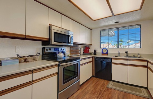 Baristo Condominio | Stylish Getaway in the Heart of Palm Springs – 2BR Condo with Resort Amenities!