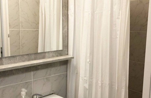 Favoriten Apartamento | Stylish Hauptbahnhof | Fast WiFi & Netflix Access