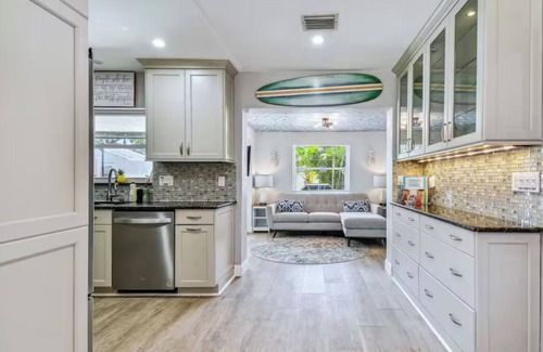 South Pinellas Community Council Casa | Stylish HGTV HOME! 4 BR Pool + Cabana 6 mins to BEACH option to heat pool